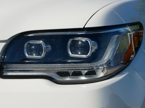 Used 2023 Lincoln Navigator Reserve image 9