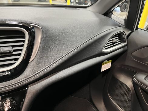 New 2026 Chrysler Pacifica Select FWD image 23