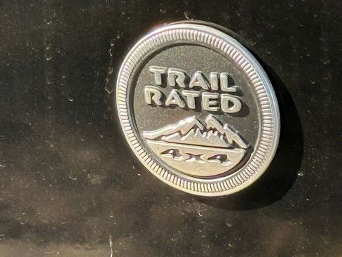 Used 2018 Jeep Wrangler Unlimited Sahara image 10