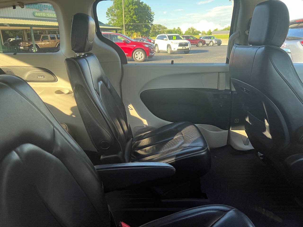 Used 2020 Chrysler Pacifica Limited FWD image 14