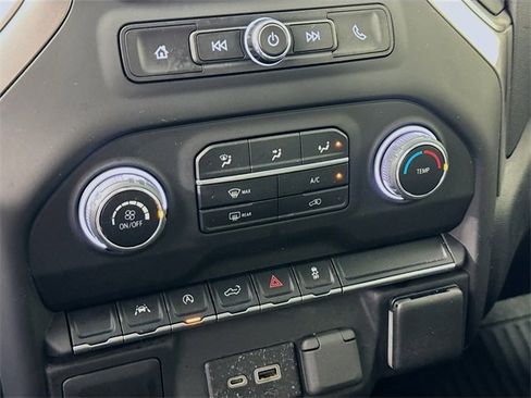 Used 2022 Chevrolet Silverado 1500 Custom image 17