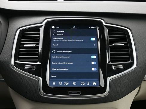 Used 2023 Volvo XC90 B6 Plus image 17