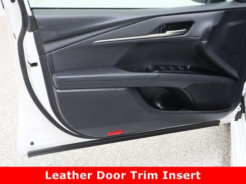 Used 2025 Toyota Camry SE image 12