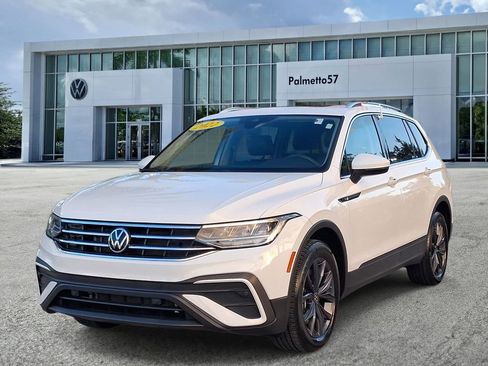 Certified 2022 Volkswagen Tiguan SE FWD image 3