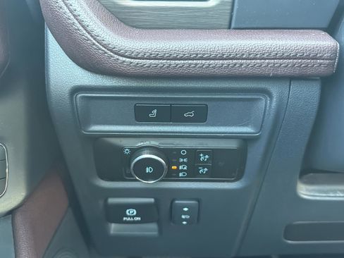 Used 2023 Ford Expedition Limited image 14