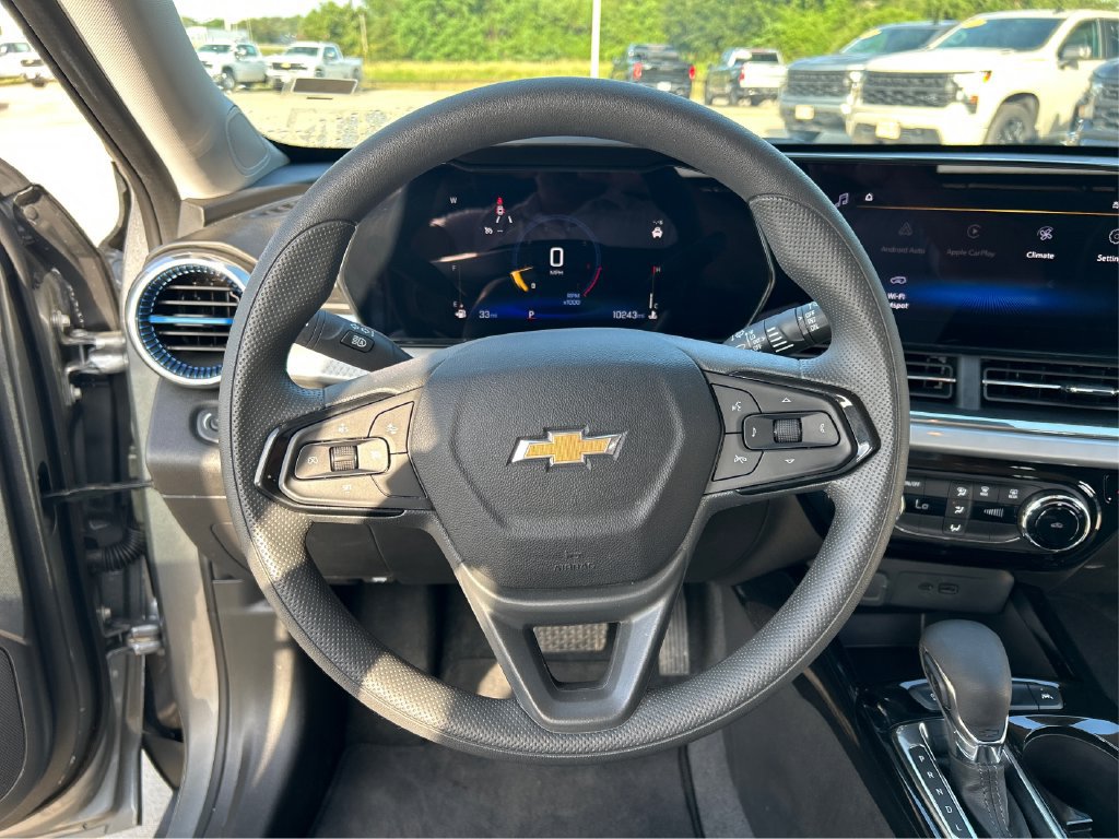 Used 2026 Chevrolet Trax LT FWD image 16