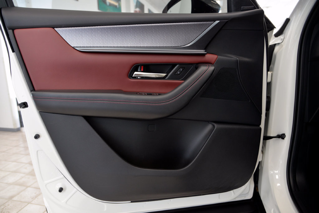 Certified 2025 MAZDA CX-70 Plug-In Hybrid w/ Premium Plus AWD/4WD image 14