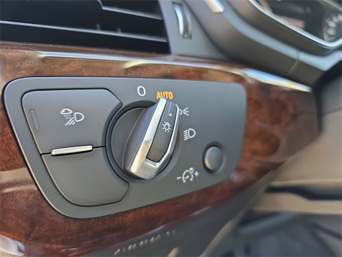 Used 2019 Audi A4 2.0T Premium w/ Convenience Package image 28