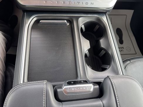 Used 2025 Ford Expedition Platinum w/ Driver's Package image 37