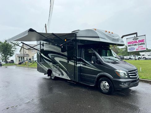 Used 2017 Mercedes-Benz Sprinter 3500 image 3