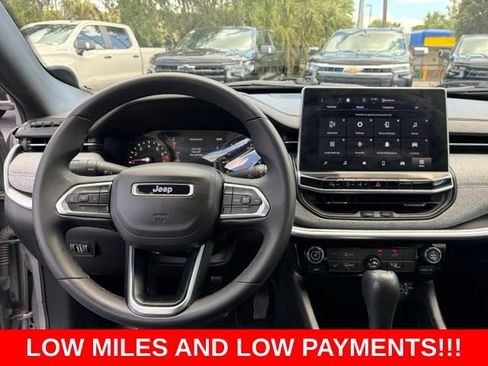 Used 2023 Jeep Compass Latitude AWD/4WD image 17