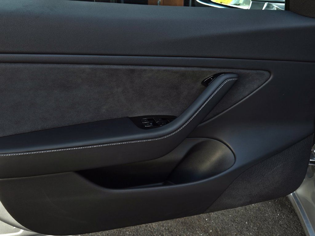 Used 2018 Tesla Model 3 Long Range RWD image 11