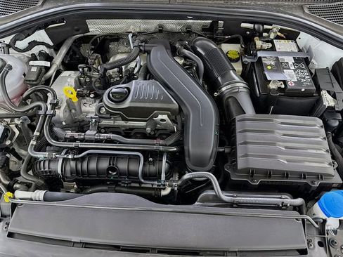 Used 2025 Volkswagen Jetta SE w/ Sunroof Package image 30