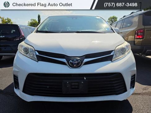 Used 2020 Toyota Sienna LE FWD image 2