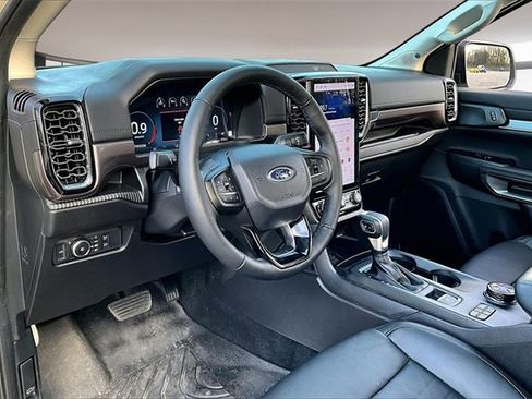 Used 2025 Ford Ranger Lariat w/ Black Appearance Package image 16