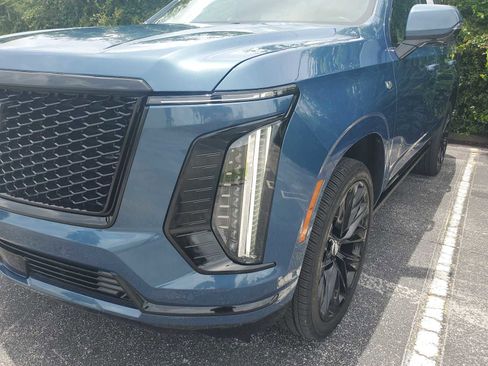 Used 2025 Cadillac Escalade Sport Platinum w/ LPO, ONYX Package AWD/4WD image 9