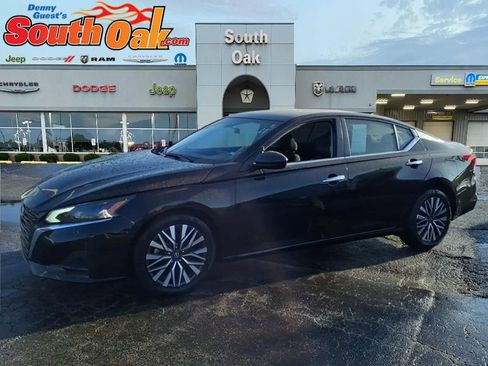 Used 2024 Nissan Altima 2.5 SV image 4