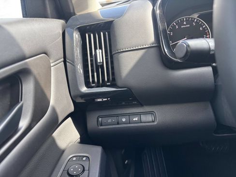 Used 2026 Nissan Pathfinder SV FWD image 37