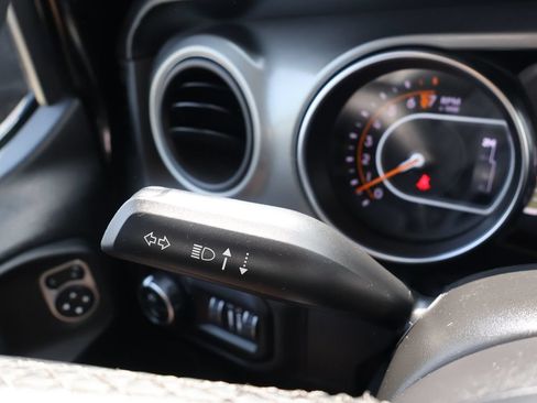 Used 2021 Jeep Gladiator Sport AWD/4WD image 14