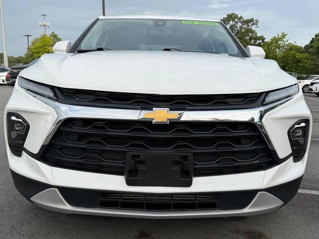 Used 2025 Chevrolet Blazer LT FWD image 2