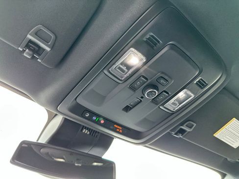 New 2025 Chevrolet Suburban Premier image 35