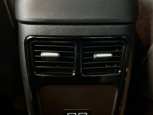 Used 2022 Dodge Charger SXT w/ Blacktop Package RWD image 17
