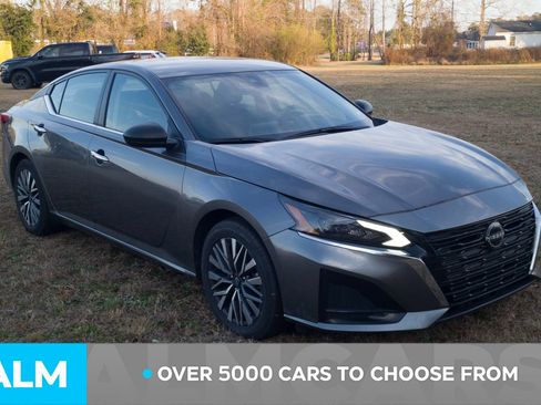 Used 2024 Nissan Altima 2.5 SV image 3