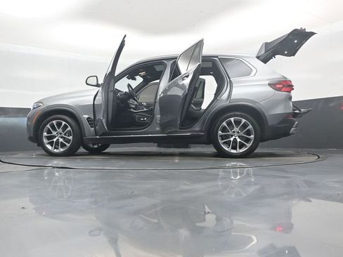 Used 2025 BMW X5 xDrive40i AWD/4WD image 53