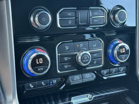 Used 2024 GMC Yukon XL Denali w/ Advanced Technology Package image 21
