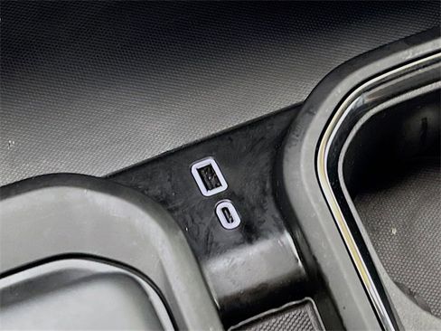 Used 2025 GMC Sierra 1500 AT4 w/ AT4 Premium Package image 21