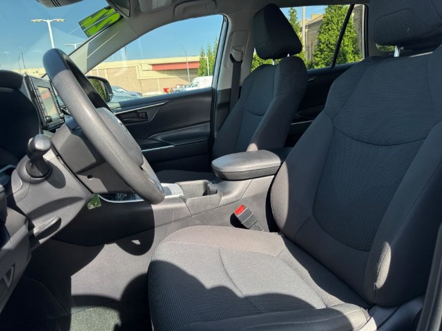 Used 2022 Toyota RAV4 LE AWD/4WD image 6