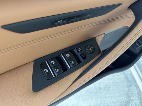 Used 2023 BMW 540i w/ Premium Package image 23
