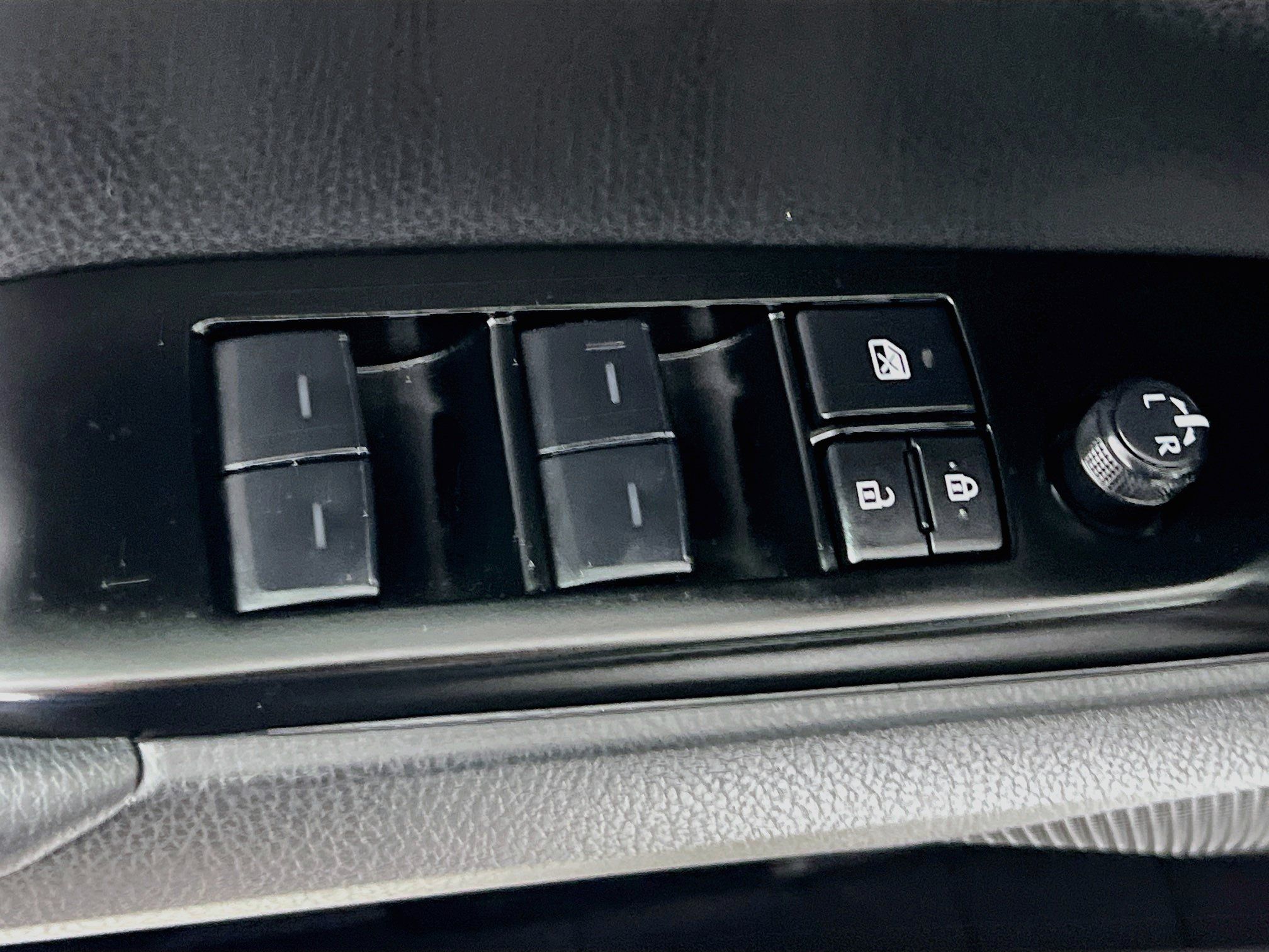 Used 2026 Toyota Camry SE w/ Convenience Package FWD image 16