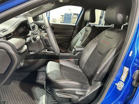 Used 2024 Jeep Compass Trailhawk image 13