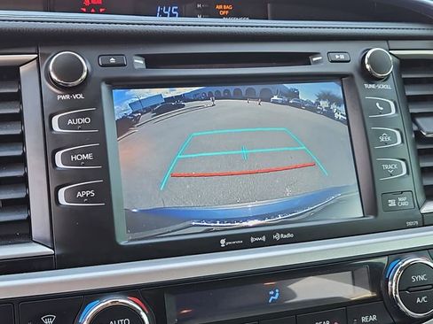 Used 2018 Toyota Highlander XLE image 27