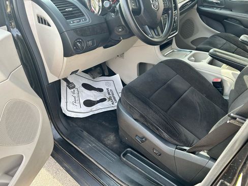 Used 2013 Dodge Grand Caravan SXT image 9