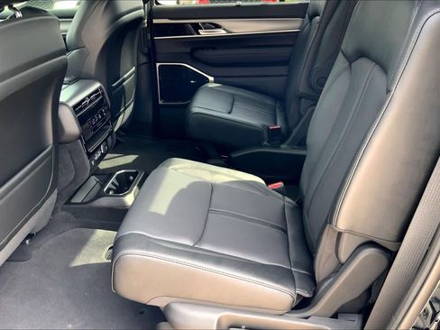 New 2026 Jeep Grand Wagoneer Limited AWD/4WD image 18