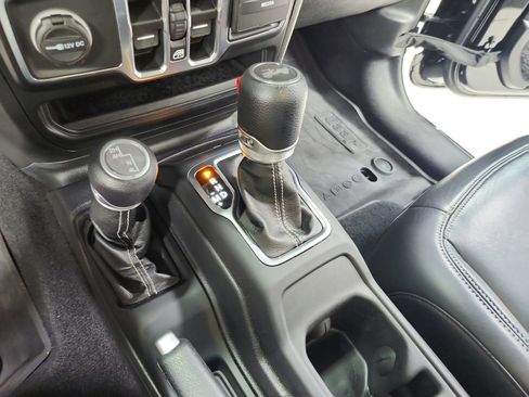 Used 2021 Jeep Wrangler Unlimited Sahara AWD/4WD image 25