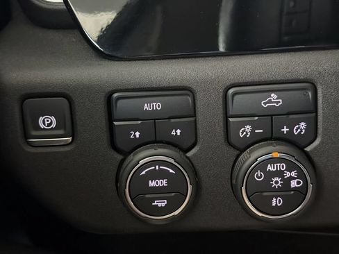 Used 2024 Chevrolet Silverado 1500 RST AWD/4WD image 18