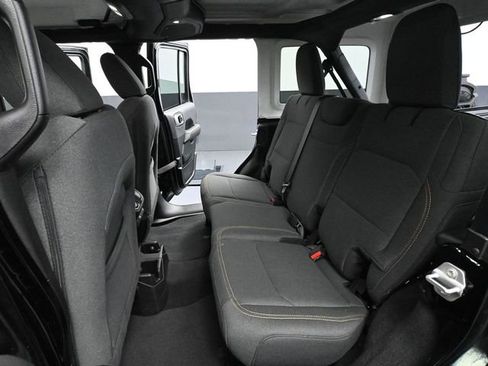 Used 2024 Jeep Wrangler Sahara image 36