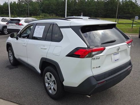 Used 2021 Toyota RAV4 LE FWD image 10