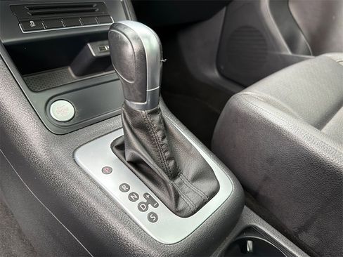 Used 2016 Volkswagen Tiguan SE image 30