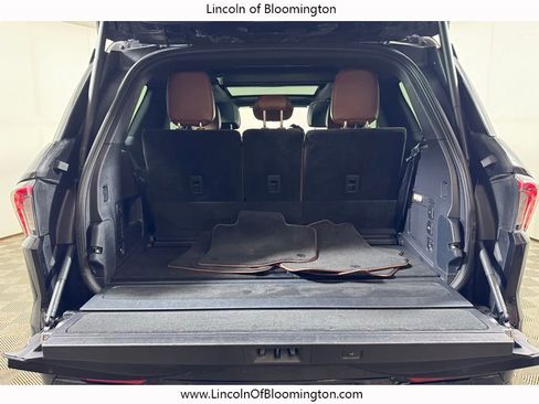 Used 2025 Lincoln Navigator Reserve image 26