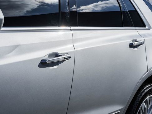 Used 2018 Cadillac XT5 Premium Luxury image 18