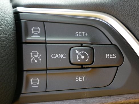 New 2025 Jeep Grand Cherokee L Limited w/ Trailer Tow Package image 15