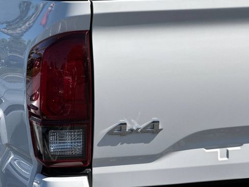 Used 2022 Toyota Tacoma SR AWD/4WD image 25