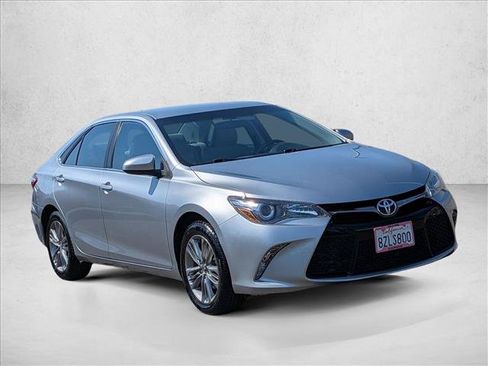 Used 2017 Toyota Camry SE FWD image 3