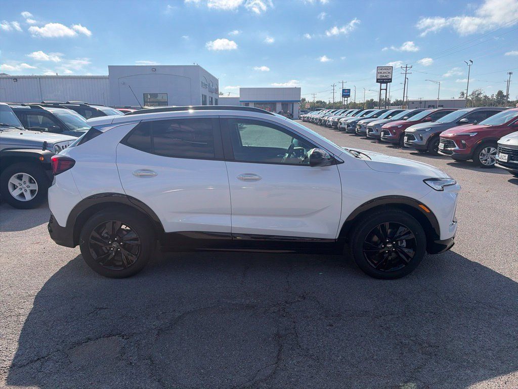 Used 2024 Buick Encore GX Sport Touring FWD image 7