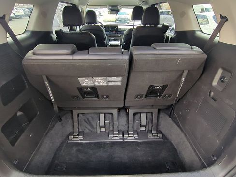 Used 2025 Kia Carnival image 29