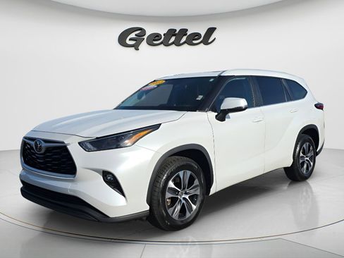 Used 2023 Toyota Highlander XLE image 1